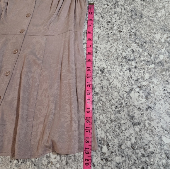 Torrid Size 1 Taupe Jacquard Button Front Fit & Flare Peplum Top - Picture 6 of 8